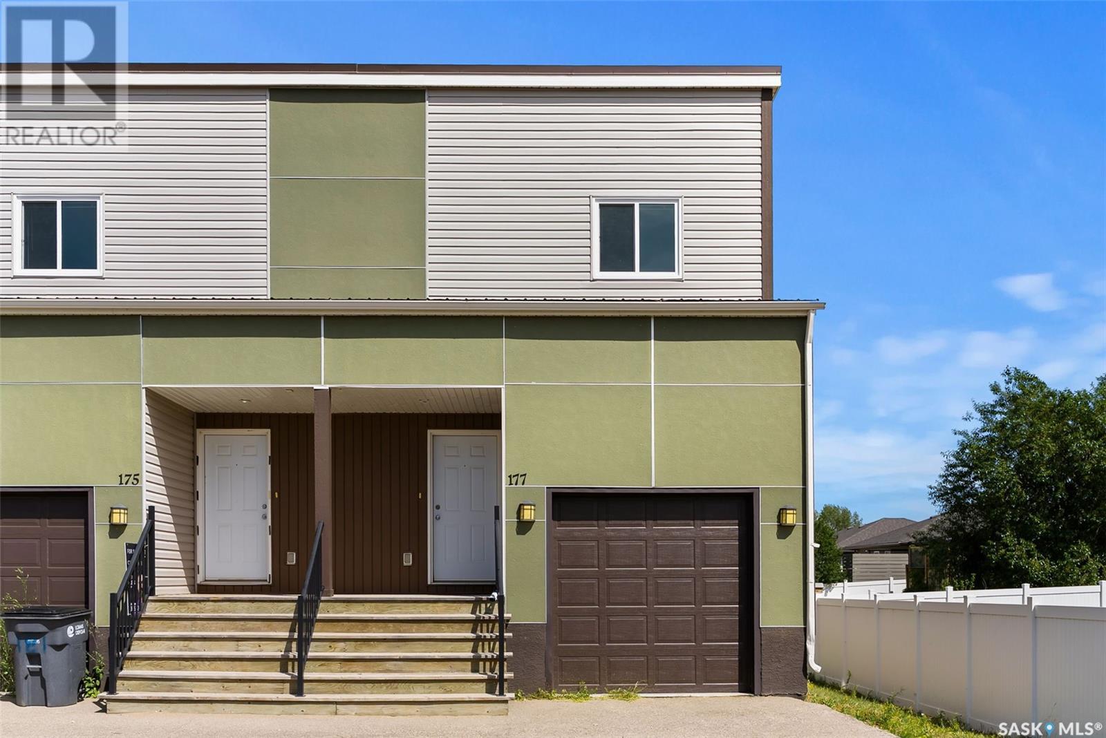 177 Chateau CRESCENT, pilot butte, Saskatchewan