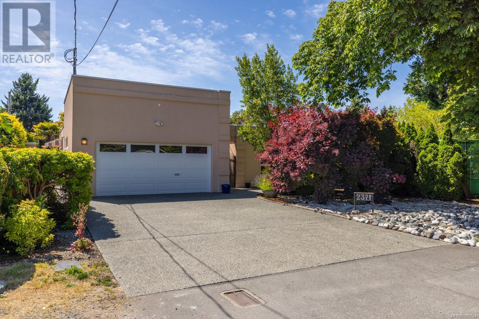 Property at 2371 Lovell Ave image 1