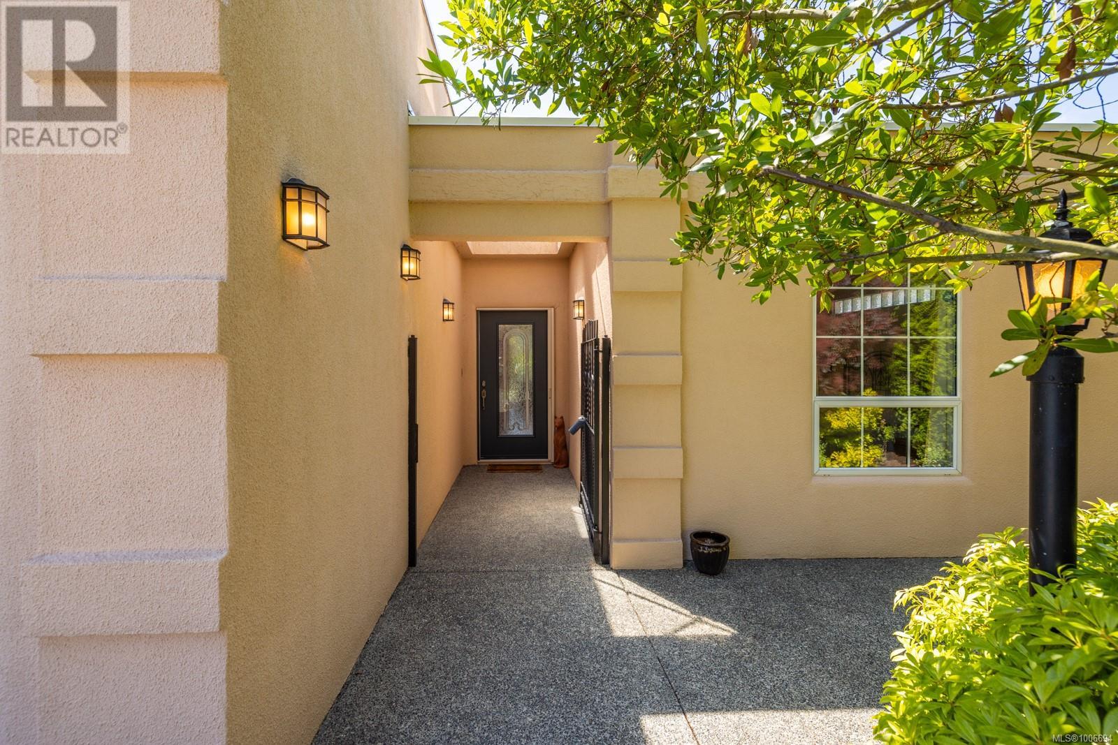 Property at 2371 Lovell Ave image 2