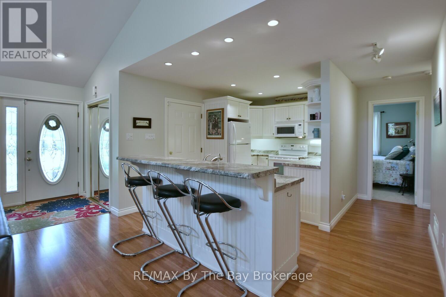 1327 River Road E, Wasaga Beach, Ontario  L9Z 2R7 - Photo 15 - S12265759