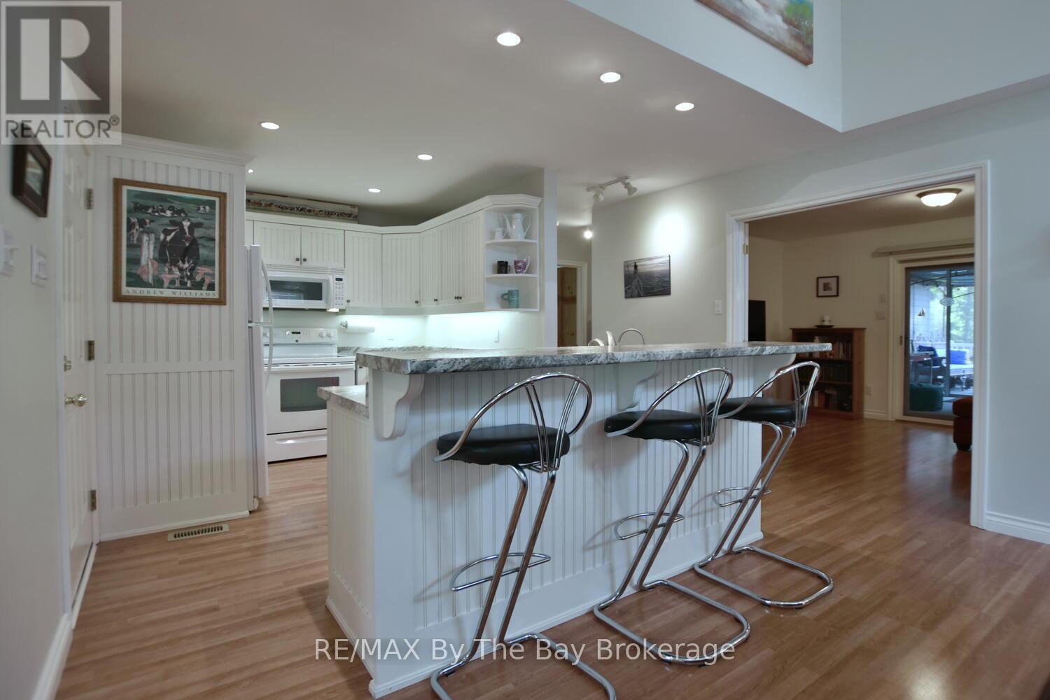 1327 River Road E, Wasaga Beach, Ontario  L9Z 2R7 - Photo 14 - S12265759