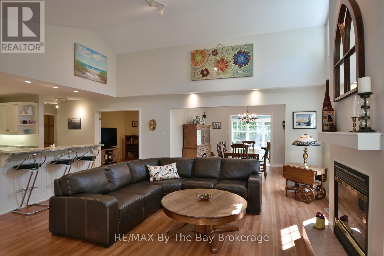 1327 River Road E, Wasaga Beach, Ontario  L9Z 2R7 - Photo 10 - S12265759