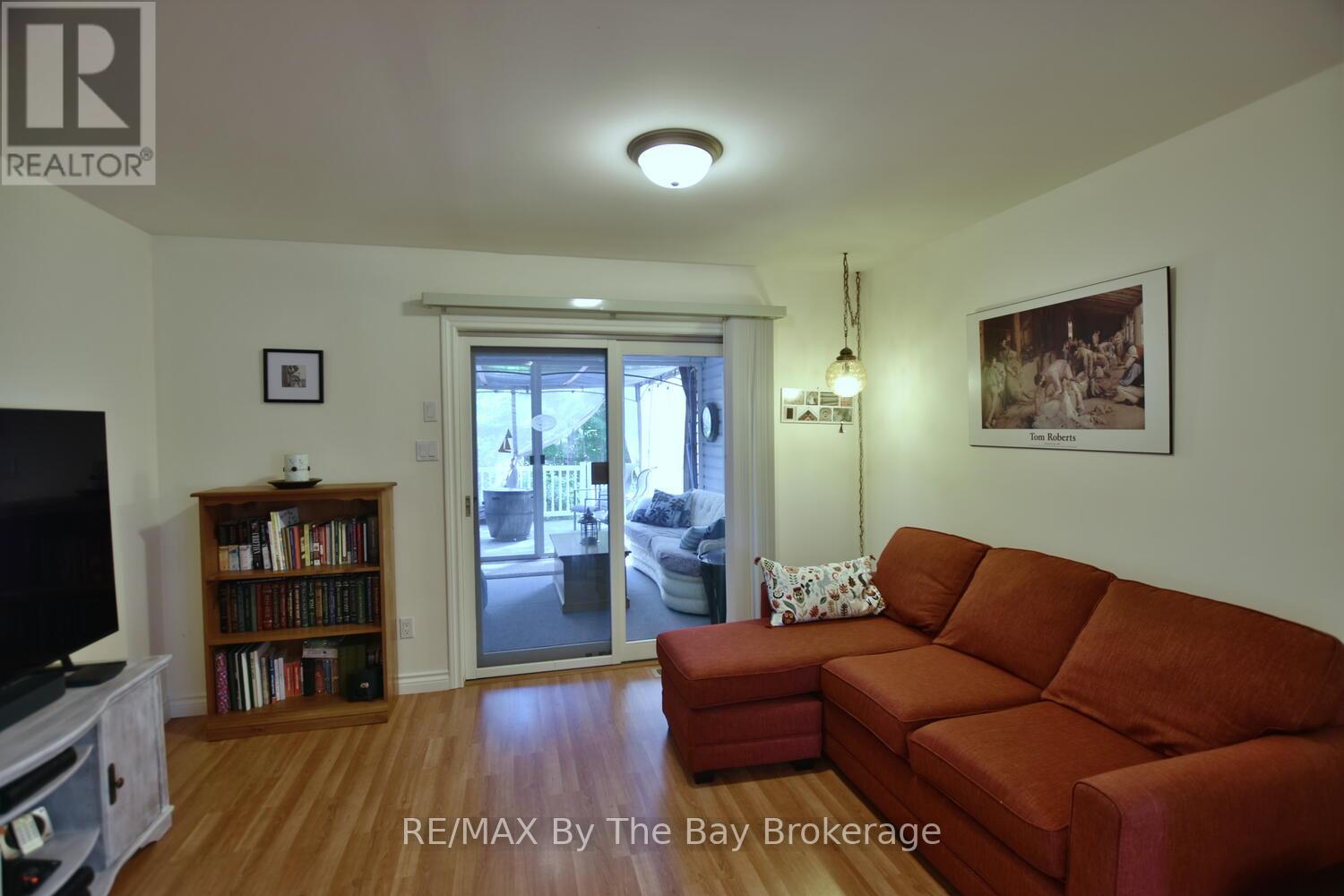 1327 River Road E, Wasaga Beach, Ontario  L9Z 2R7 - Photo 21 - S12265759
