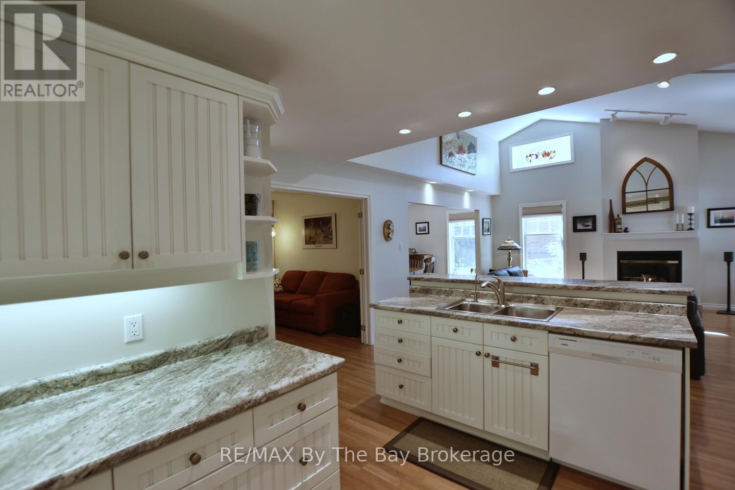 1327 River Road E, Wasaga Beach, Ontario  L9Z 2R7 - Photo 19 - S12265759