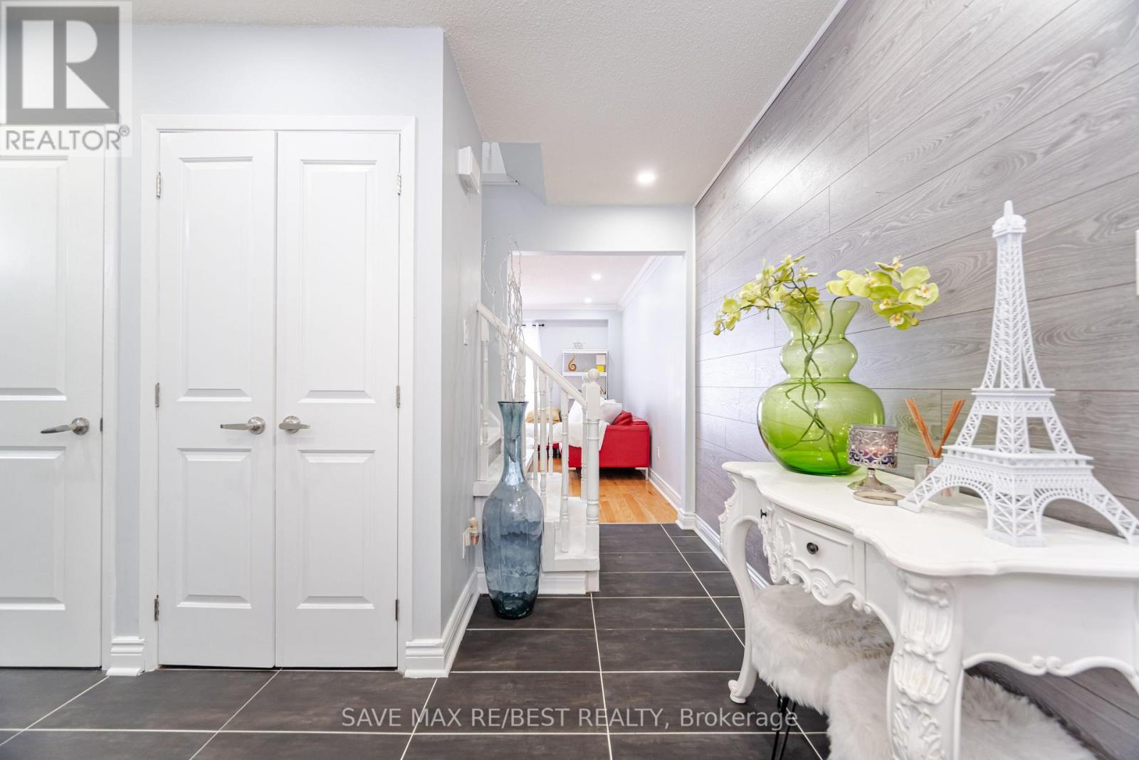 Property at 14 RUSTYWOOD DRIVE image 3