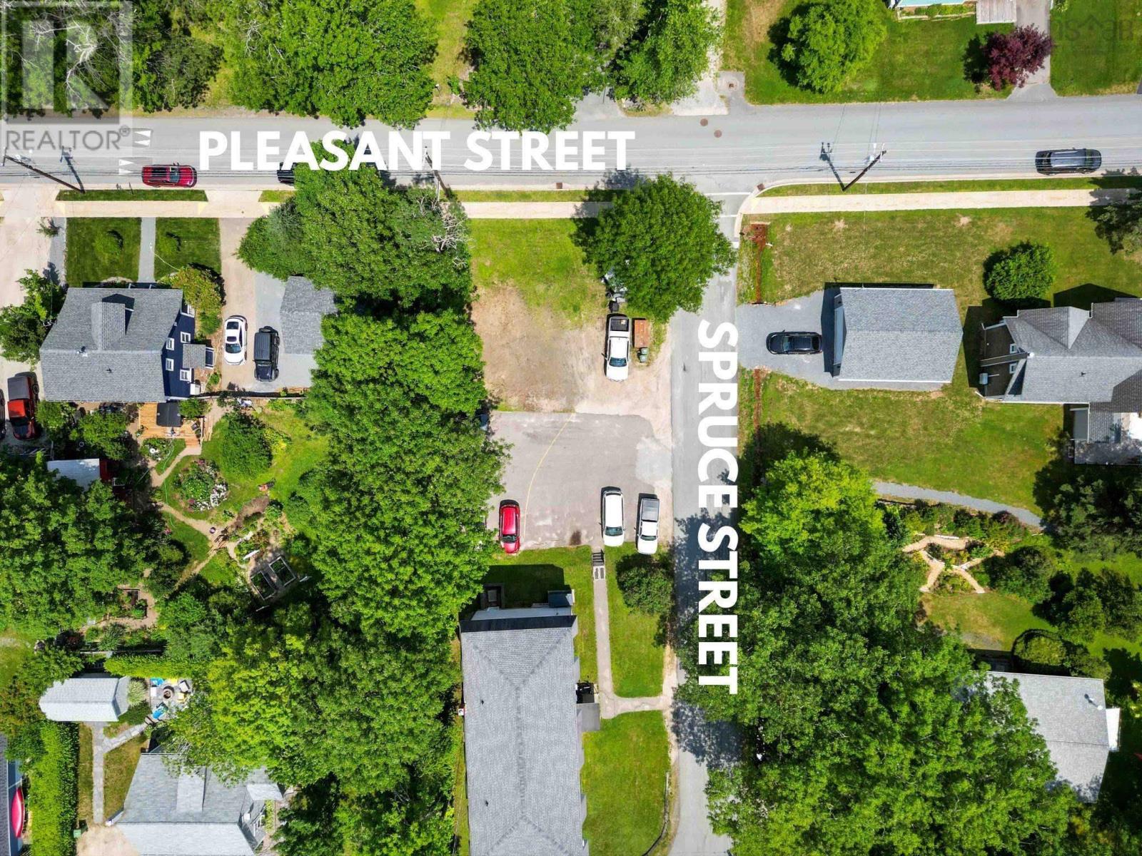 68 Spruce Street, Mahone Bay, Nova Scotia  B0J 2E0 - Photo 2 - 202516867