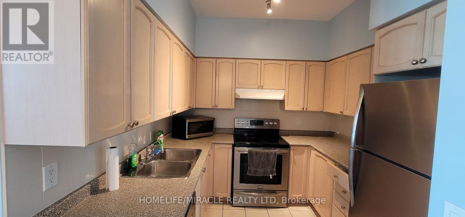 2412 - 219 Fort York Boulevard, Toronto (Niagara), Ontario  M5V 1B1 - Photo 10 - C12268182