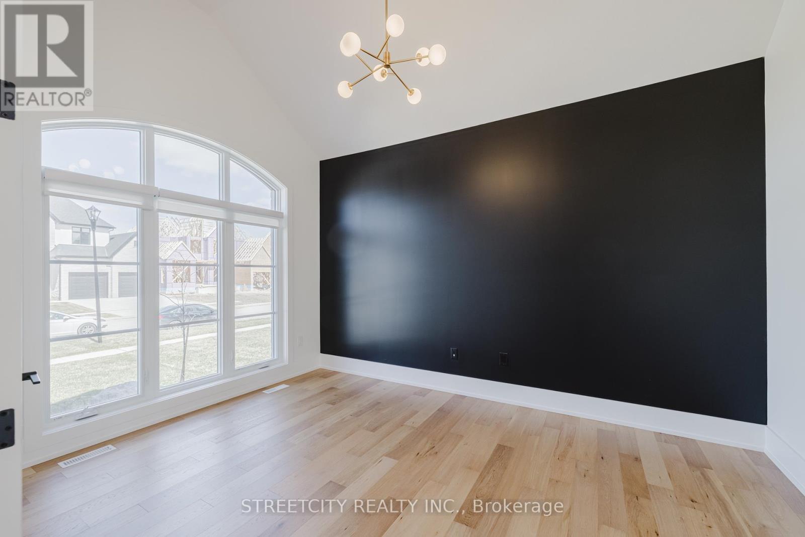 877 Eagletrace Drive W, London North (North S), Ontario  N6G 3X9 - Photo 10 - X12268403