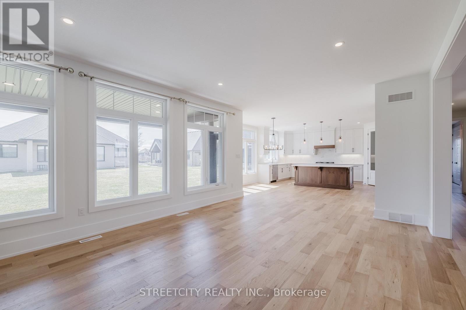 877 Eagletrace Drive W, London North (North S), Ontario  N6G 3X9 - Photo 14 - X12268403