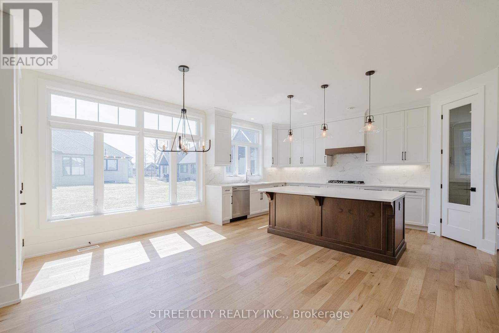 877 Eagletrace Drive W, London North (North S), Ontario  N6G 3X9 - Photo 15 - X12268403