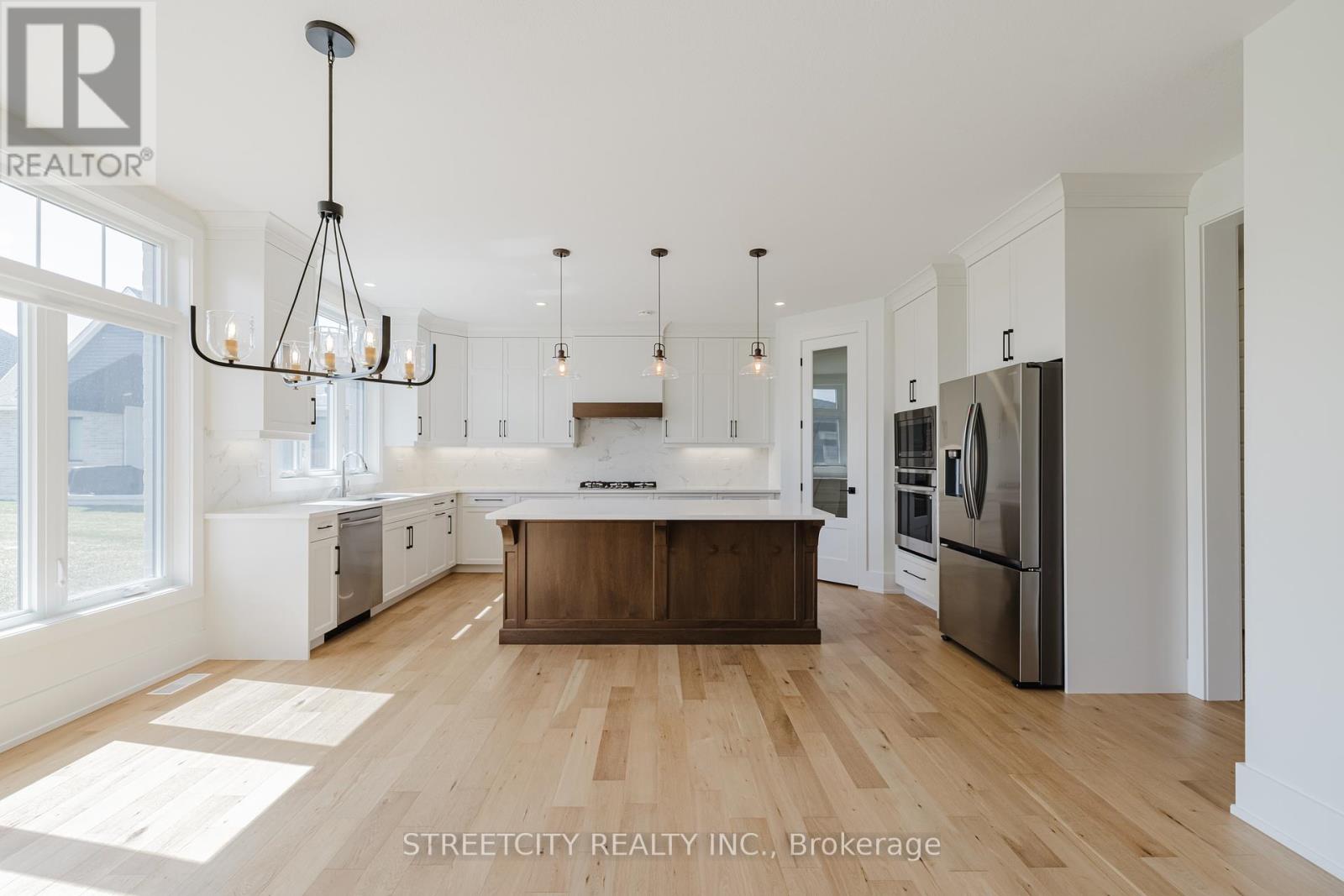 877 Eagletrace Drive W, London North (North S), Ontario  N6G 3X9 - Photo 16 - X12268403