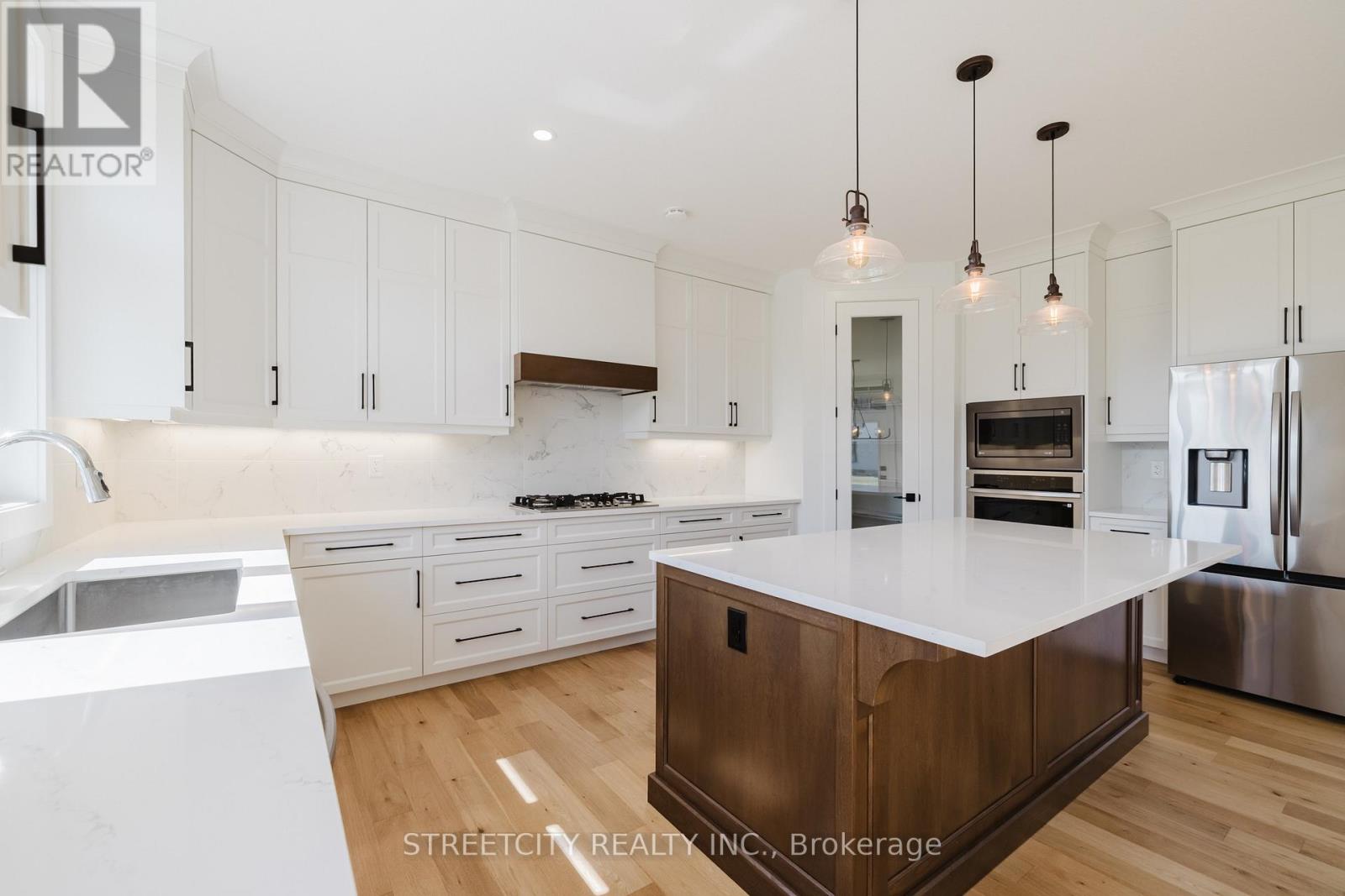 877 Eagletrace Drive W, London North (North S), Ontario  N6G 3X9 - Photo 17 - X12268403
