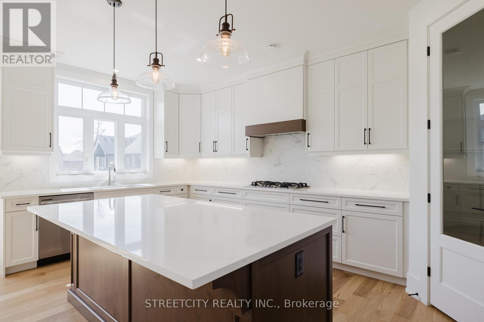 877 Eagletrace Drive W, London North (North S), Ontario  N6G 3X9 - Photo 18 - X12268403