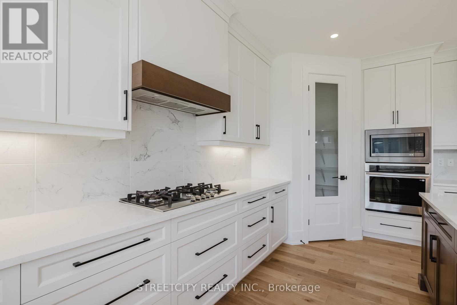 877 Eagletrace Drive W, London North (North S), Ontario  N6G 3X9 - Photo 19 - X12268403