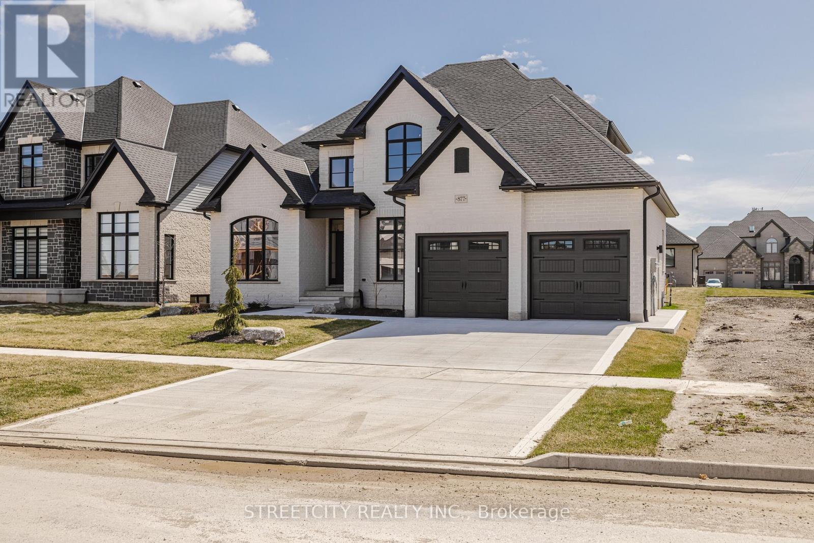 877 Eagletrace Drive W, London North (North S), Ontario  N6G 3X9 - Photo 2 - X12268403