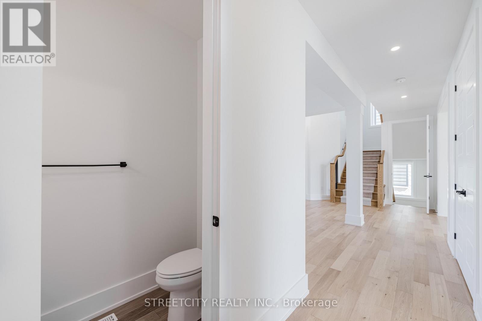 877 Eagletrace Drive W, London North (North S), Ontario  N6G 3X9 - Photo 24 - X12268403