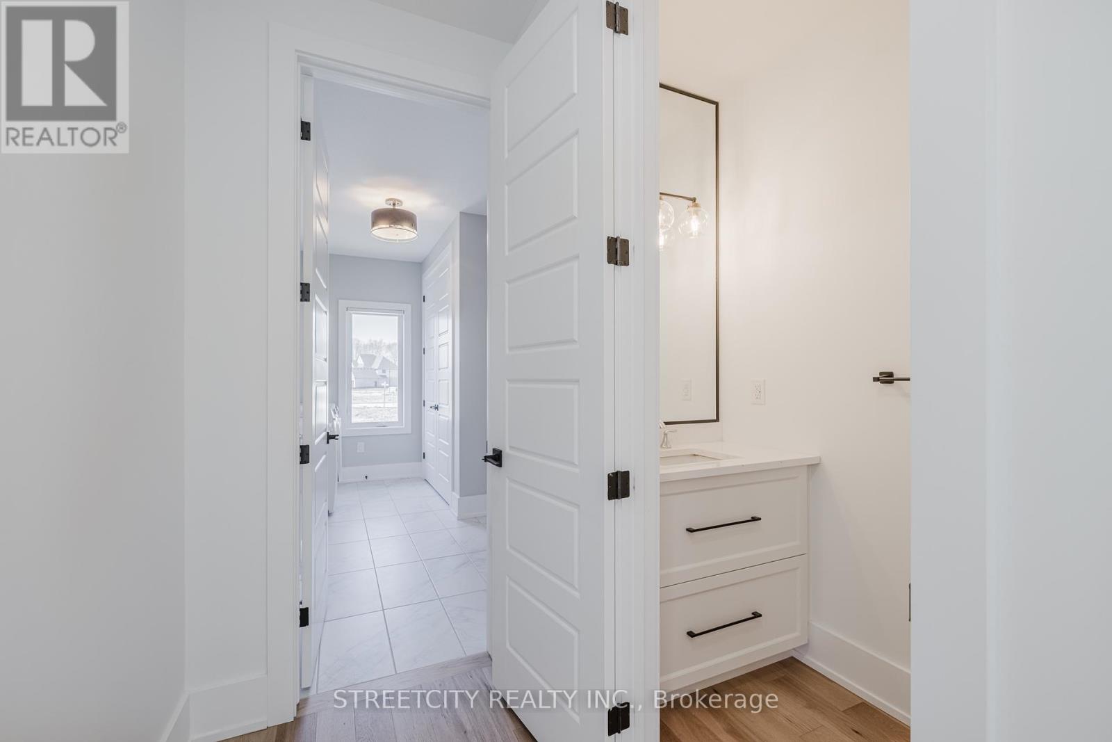 877 Eagletrace Drive W, London North (North S), Ontario  N6G 3X9 - Photo 25 - X12268403
