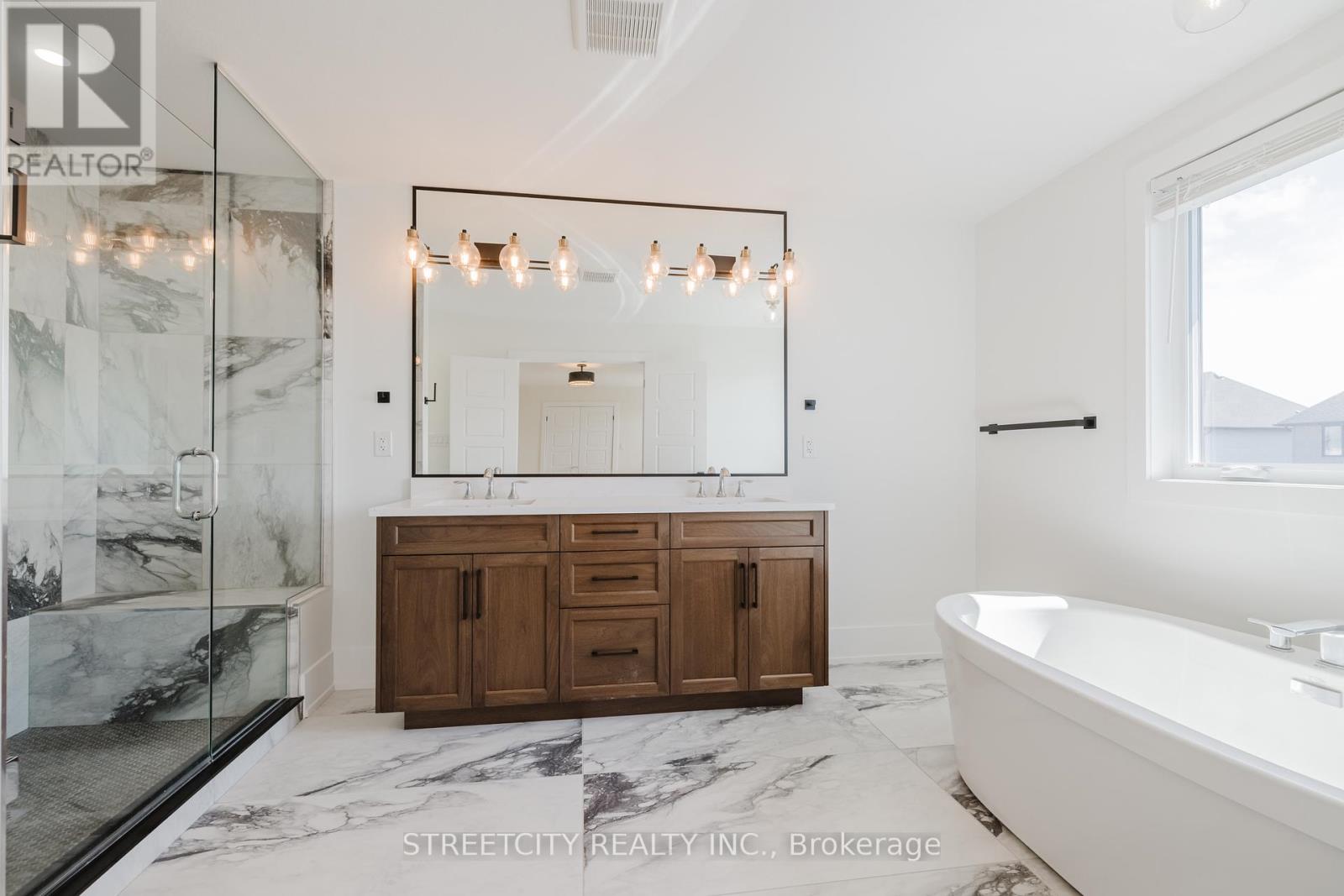 877 Eagletrace Drive W, London North (North S), Ontario  N6G 3X9 - Photo 28 - X12268403