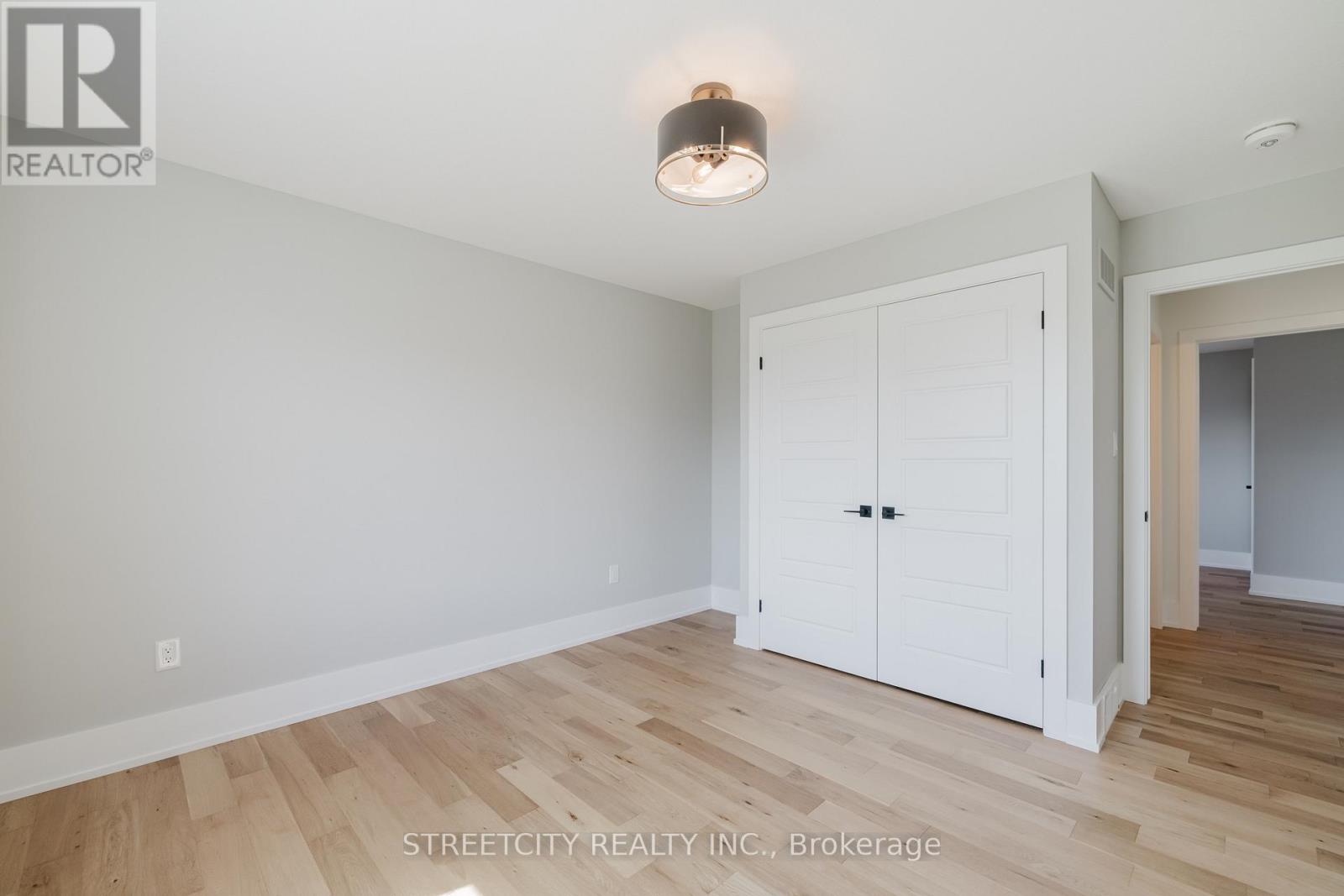 877 Eagletrace Drive W, London North (North S), Ontario  N6G 3X9 - Photo 33 - X12268403
