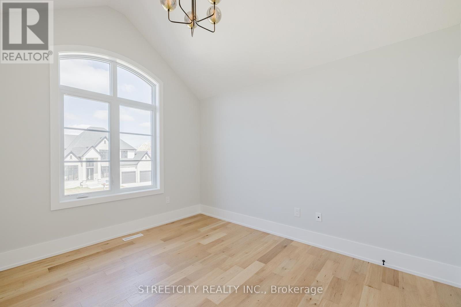 877 Eagletrace Drive W, London North (North S), Ontario  N6G 3X9 - Photo 36 - X12268403