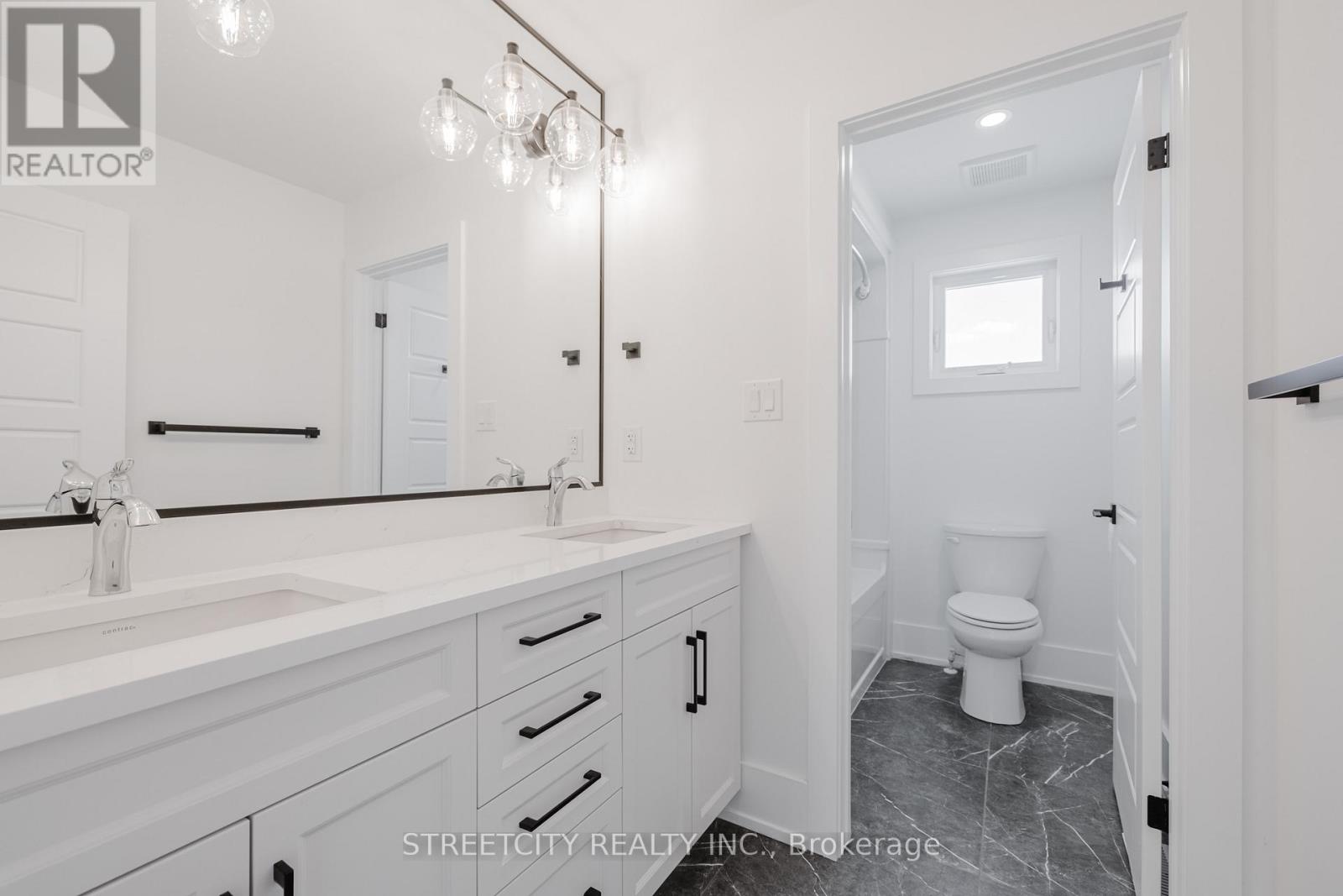 877 Eagletrace Drive W, London North (North S), Ontario  N6G 3X9 - Photo 37 - X12268403