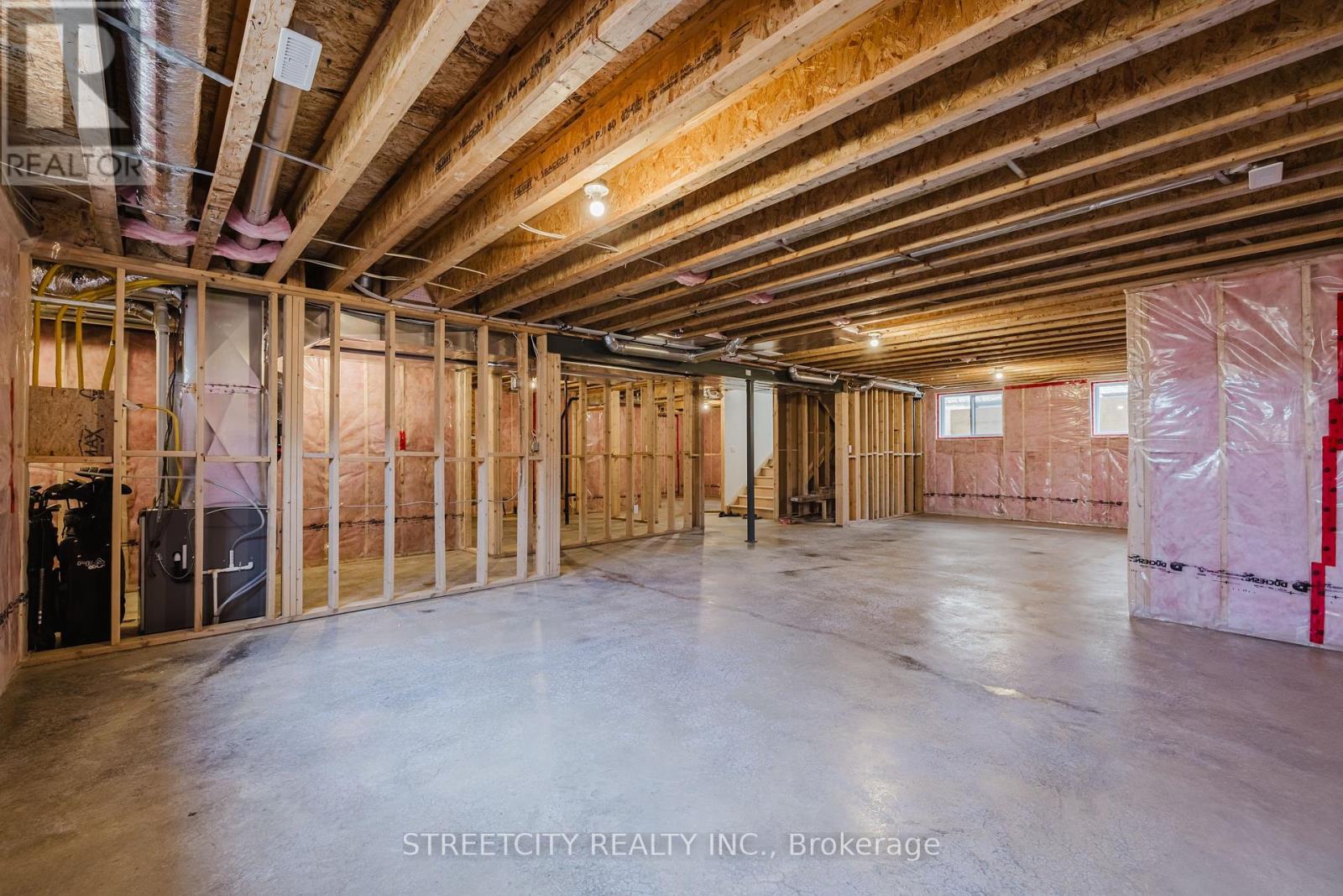 877 Eagletrace Drive W, London North (North S), Ontario  N6G 3X9 - Photo 38 - X12268403