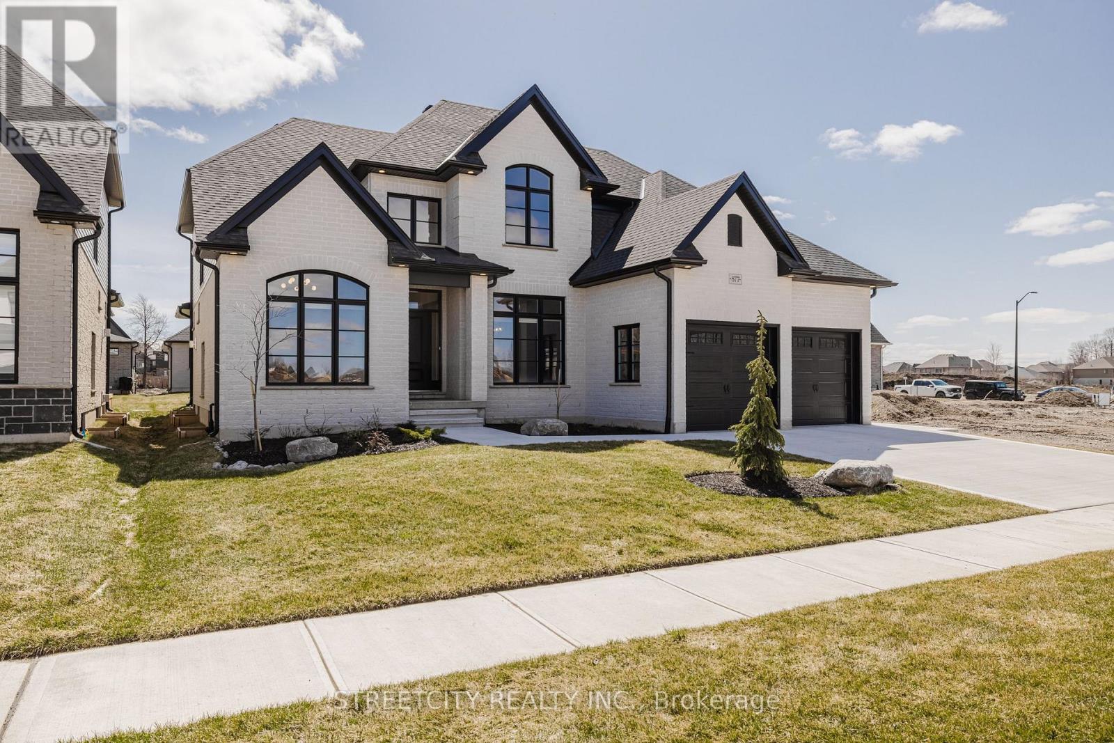 877 Eagletrace Drive W, London North (North S), Ontario  N6G 3X9 - Photo 4 - X12268403