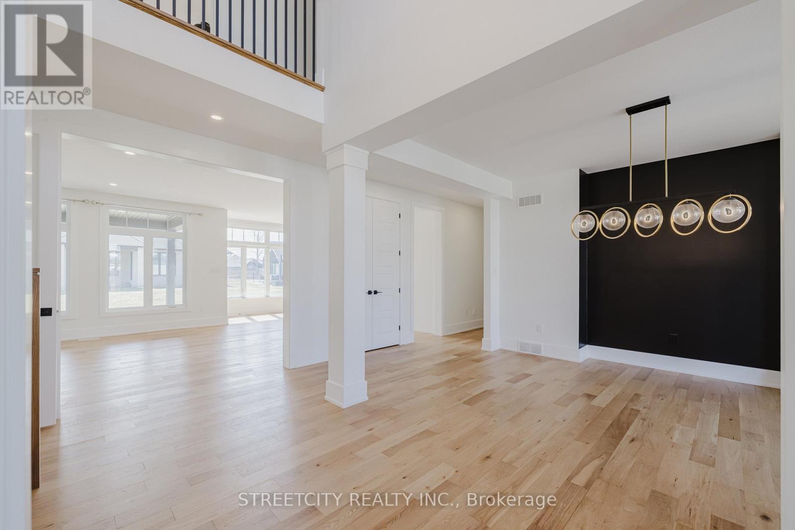 877 Eagletrace Drive W, London North (North S), Ontario  N6G 3X9 - Photo 6 - X12268403
