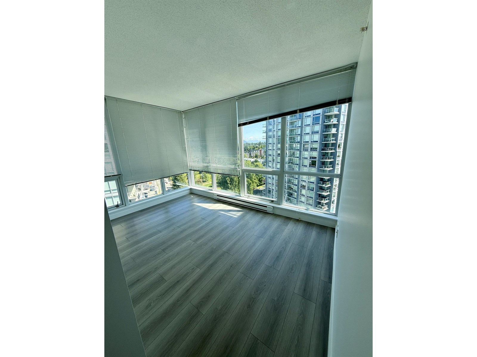 1602 9981 Whalley Boulevard, Surrey, British Columbia  V3T 0A6 - Photo 3 - R3023801