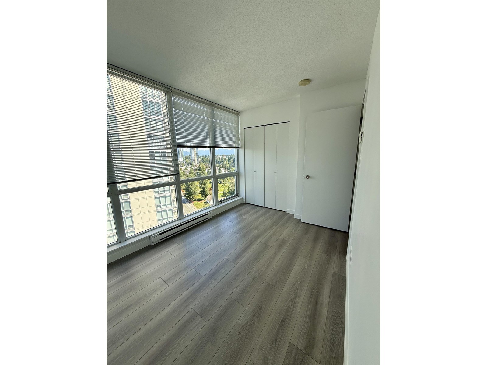 1602 9981 Whalley Boulevard, Surrey, British Columbia  V3T 0A6 - Photo 5 - R3023801