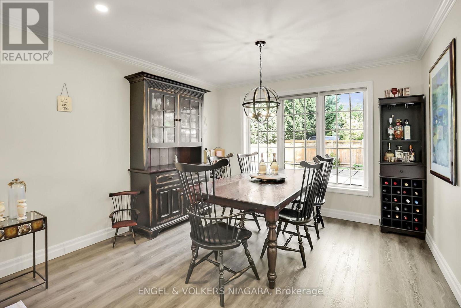 624 Simcoe Street, Niagara-On-The-Lake (Town), Ontario  L0S 1J0 - Photo 11 - X12268366