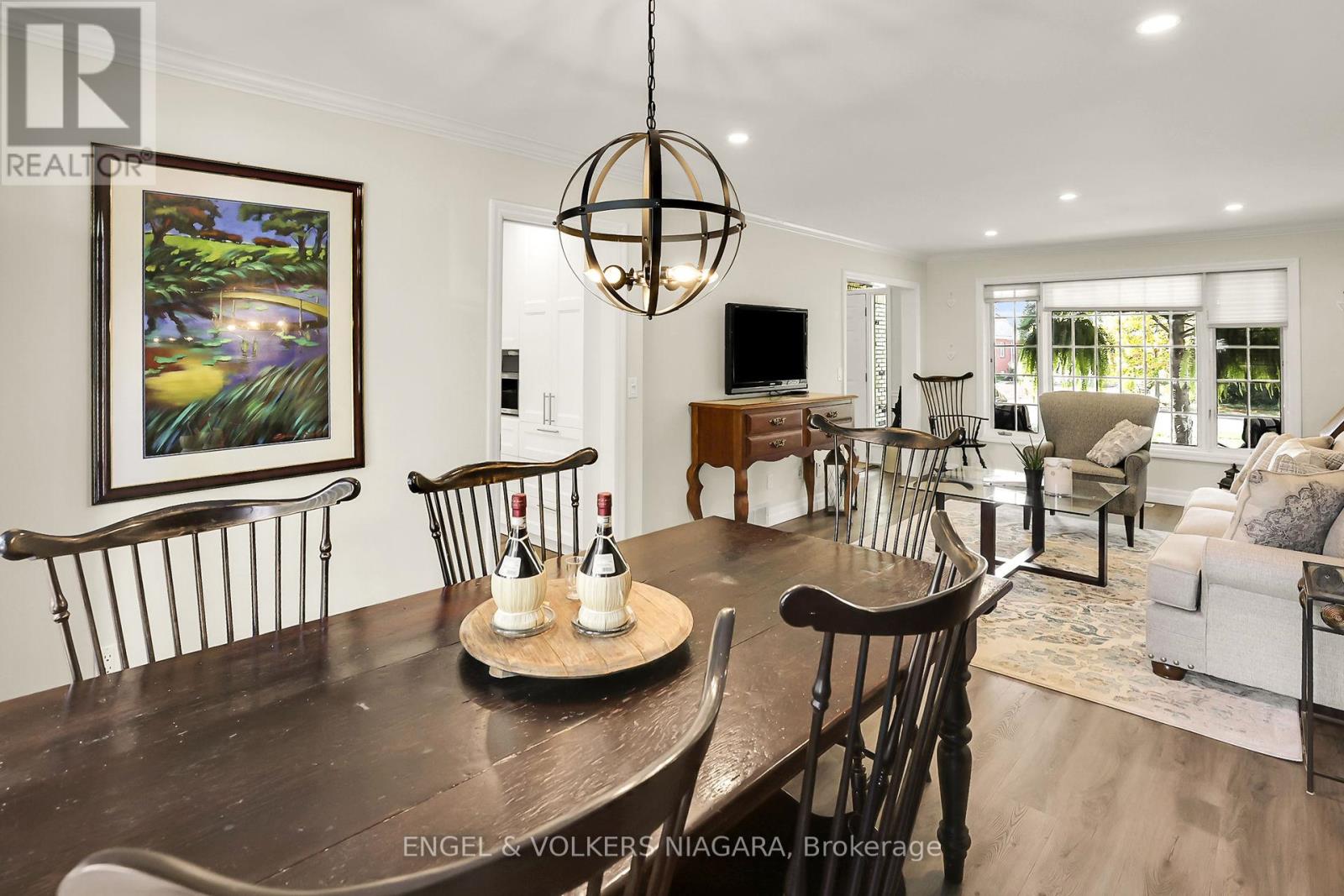 624 Simcoe Street, Niagara-On-The-Lake (Town), Ontario  L0S 1J0 - Photo 12 - X12268366