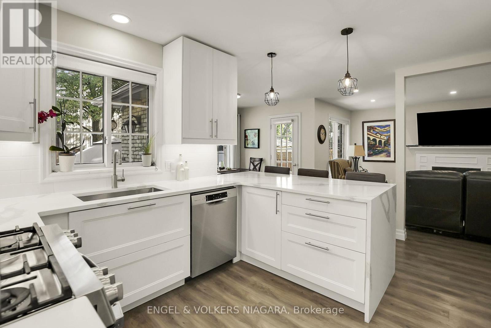 624 Simcoe Street, Niagara-On-The-Lake (Town), Ontario  L0S 1J0 - Photo 15 - X12268366