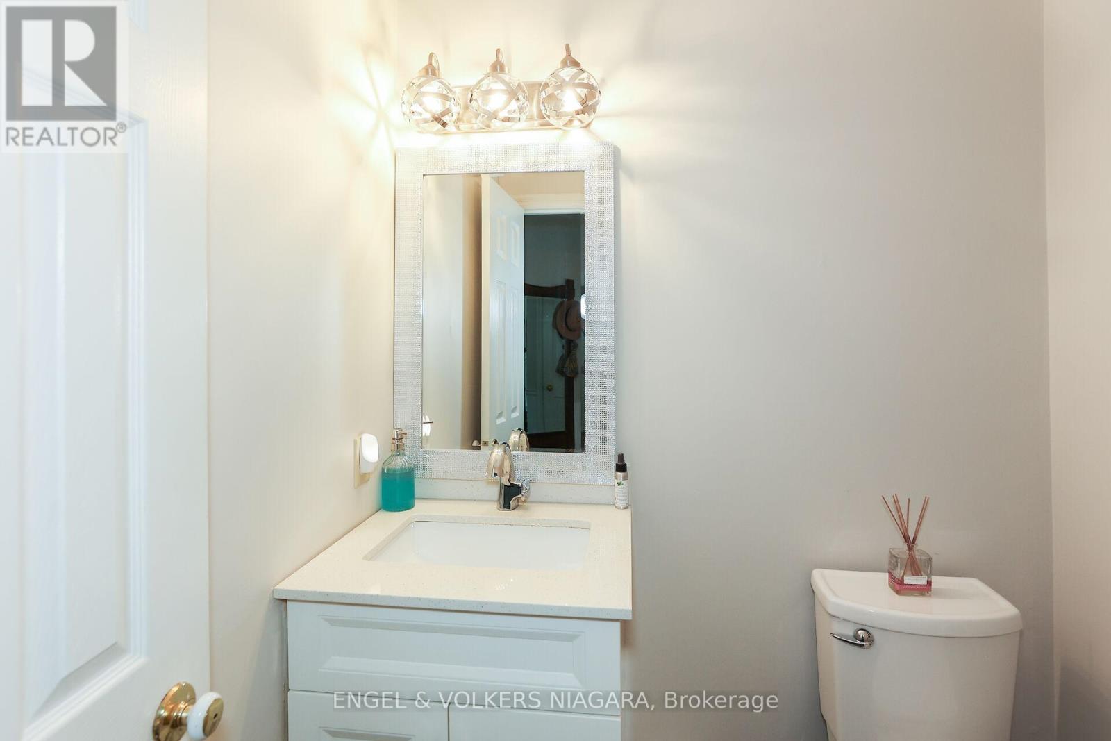 624 Simcoe Street, Niagara-On-The-Lake (Town), Ontario  L0S 1J0 - Photo 21 - X12268366