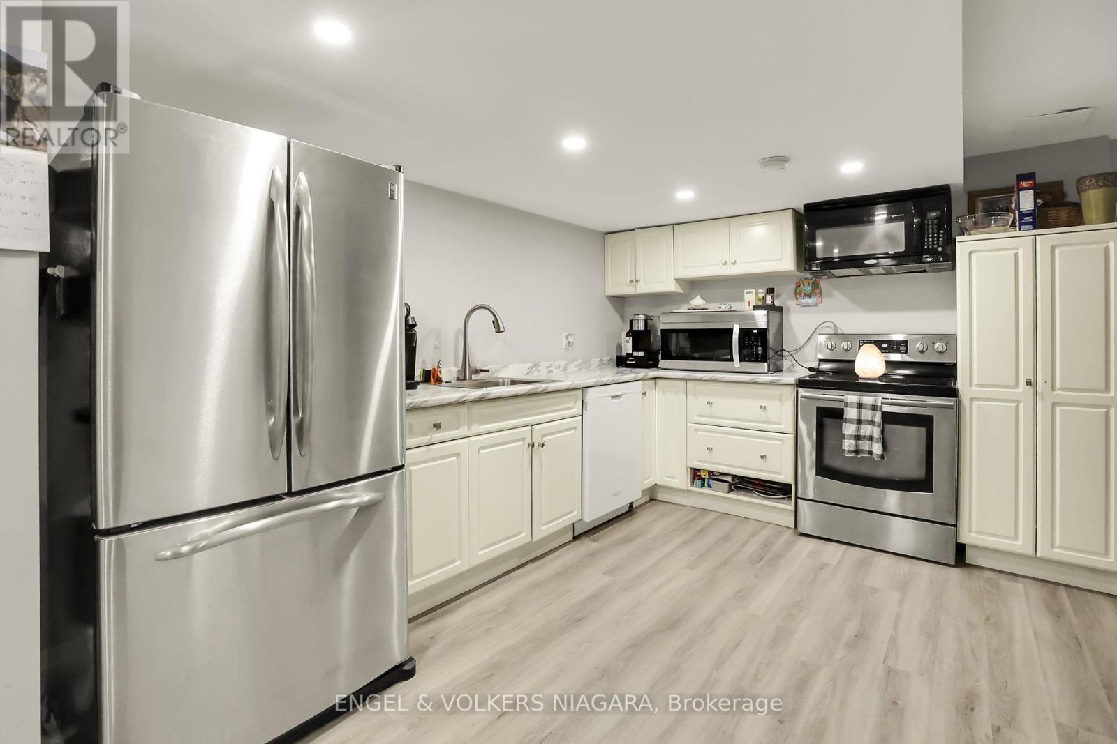 624 Simcoe Street, Niagara-On-The-Lake (Town), Ontario  L0S 1J0 - Photo 33 - X12268366