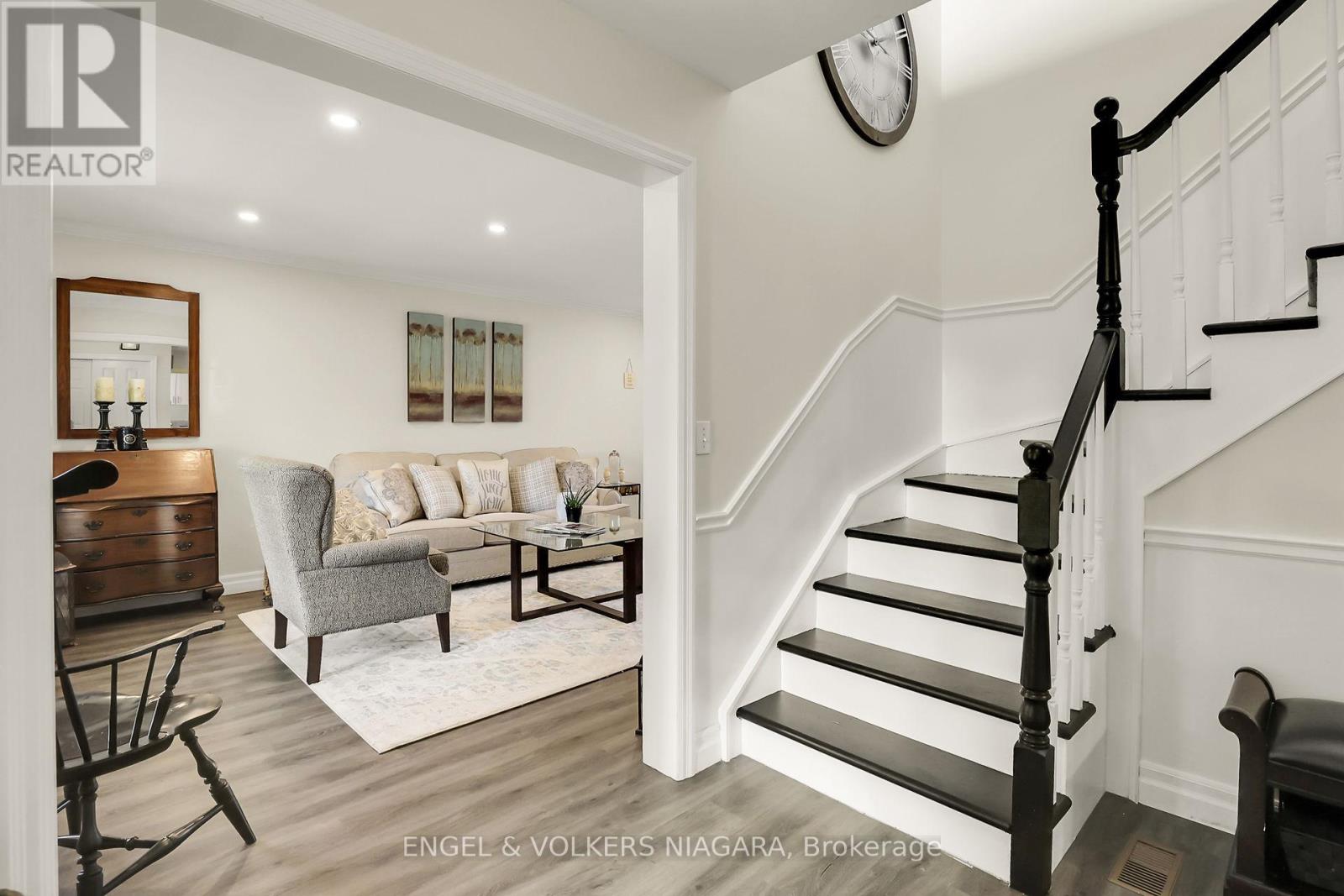 624 Simcoe Street, Niagara-On-The-Lake (Town), Ontario  L0S 1J0 - Photo 8 - X12268366