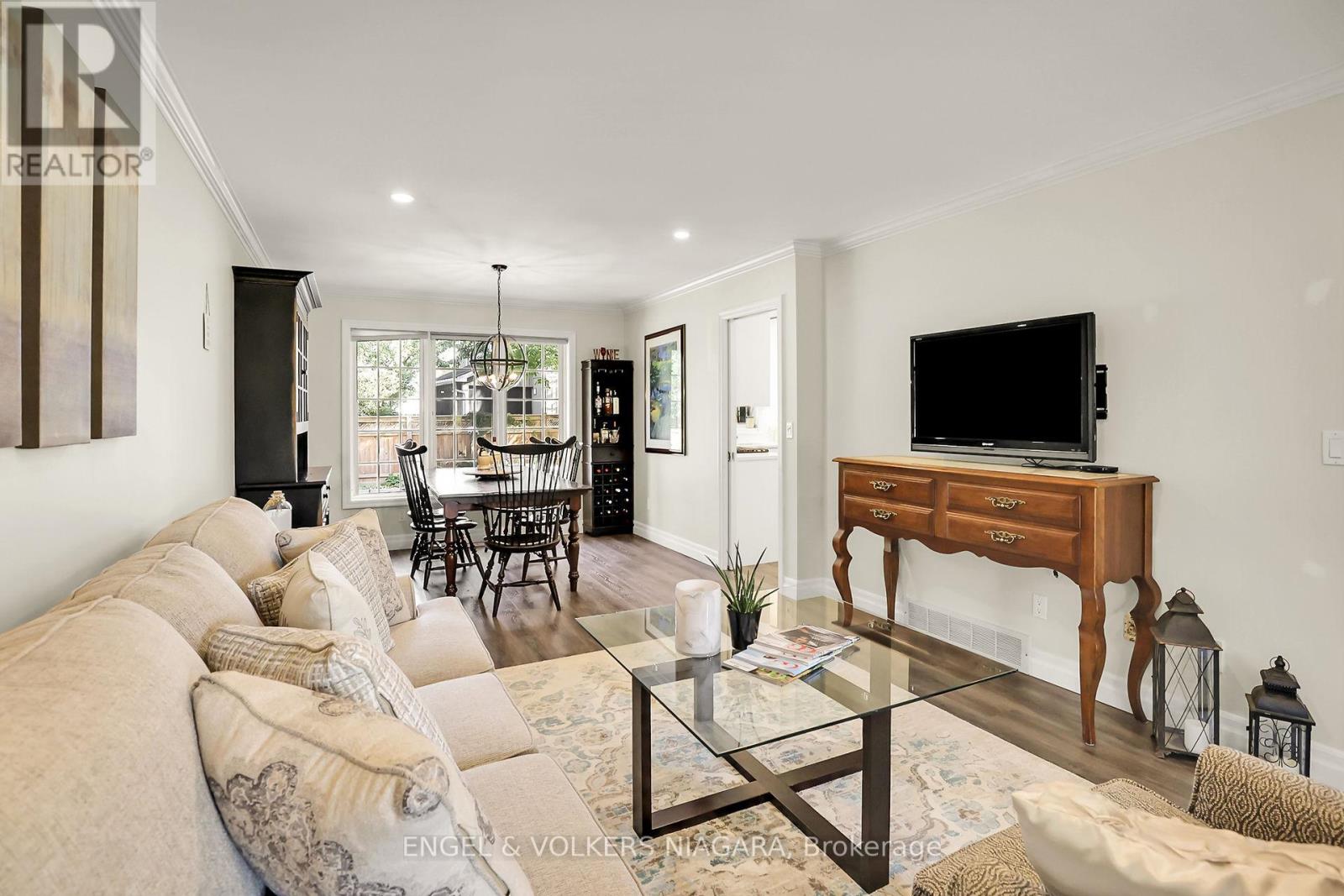 624 Simcoe Street, Niagara-On-The-Lake (Town), Ontario  L0S 1J0 - Photo 9 - X12268366