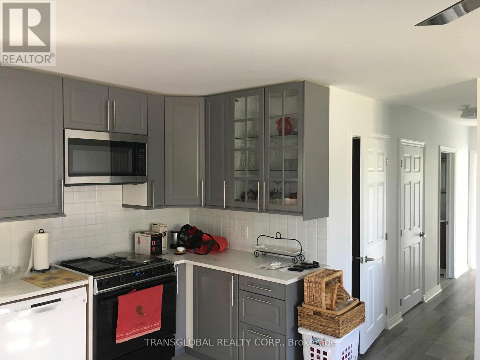 1035 Metro Road N, Georgina, Ontario  L4P 3E9 - Photo 8 - N12268175
