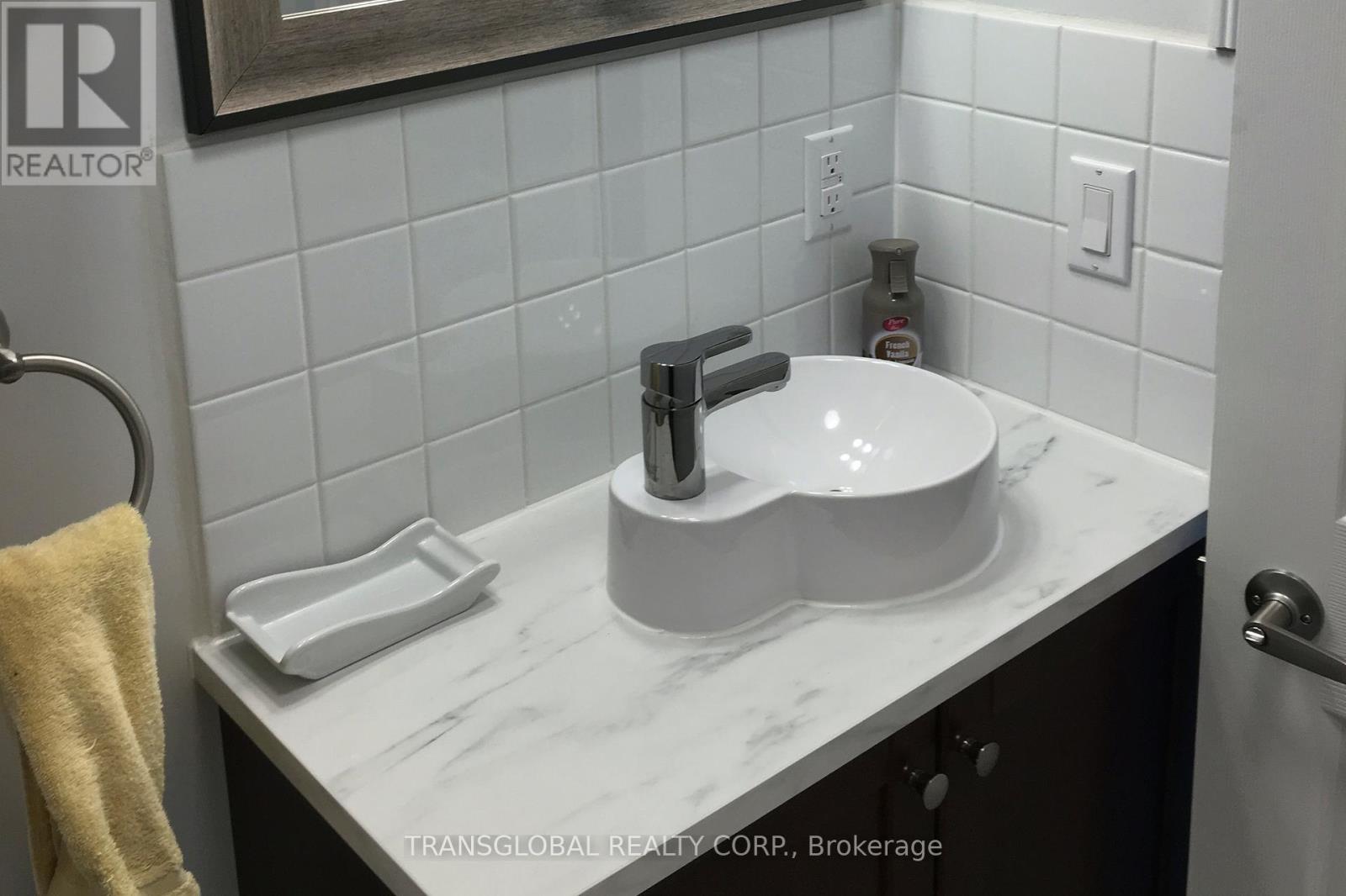 1035 Metro Road N, Georgina, Ontario  L4P 3E9 - Photo 13 - N12268180