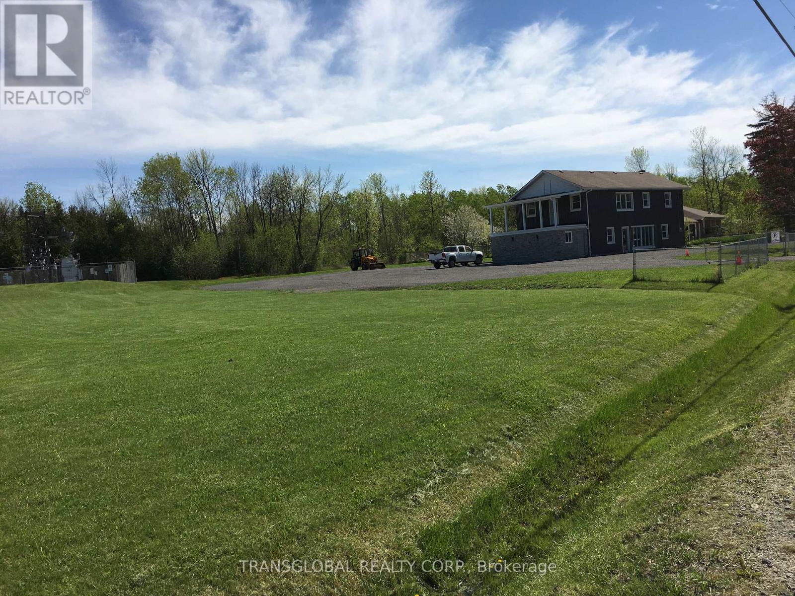 1035 Metro Road N, Georgina, Ontario  L4P 3E9 - Photo 2 - N12268180