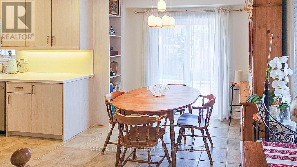 74 Ian Drive, Georgina, Ontario  L4P 4G3 - Photo 12 - N12268211