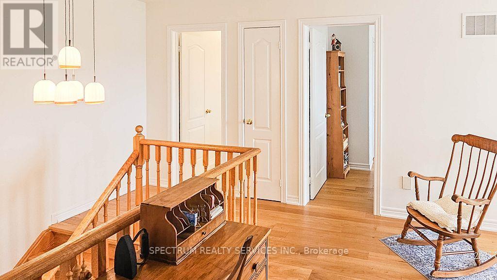 74 Ian Drive, Georgina, Ontario  L4P 4G3 - Photo 19 - N12268211