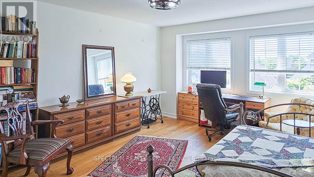 74 Ian Drive, Georgina, Ontario  L4P 4G3 - Photo 22 - N12268211