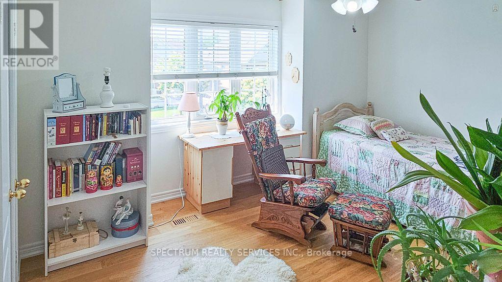 74 Ian Drive, Georgina, Ontario  L4P 4G3 - Photo 24 - N12268211