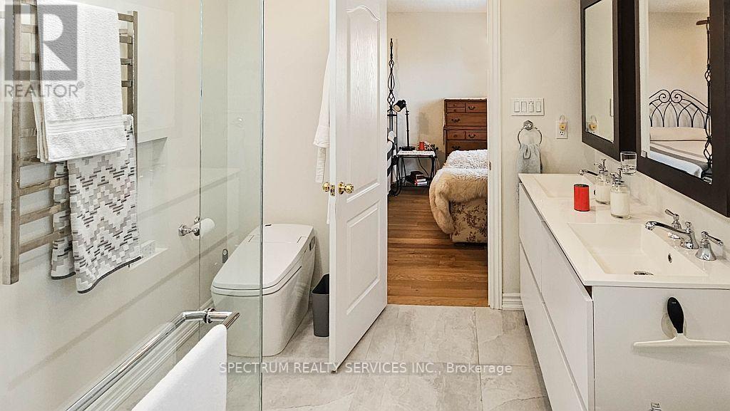74 Ian Drive, Georgina, Ontario  L4P 4G3 - Photo 30 - N12268211