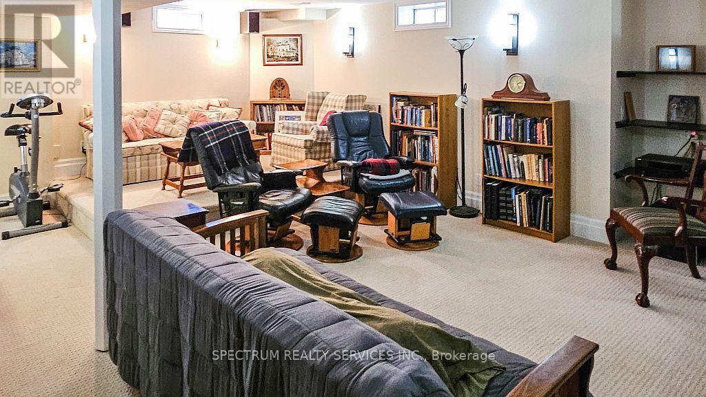 74 Ian Drive, Georgina, Ontario  L4P 4G3 - Photo 32 - N12268211
