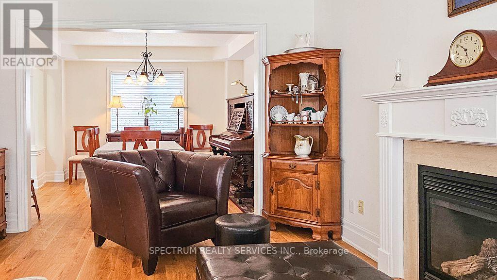 74 Ian Drive, Georgina, Ontario  L4P 4G3 - Photo 6 - N12268211