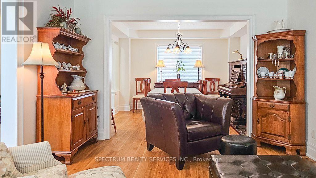 74 Ian Drive, Georgina, Ontario  L4P 4G3 - Photo 8 - N12268211