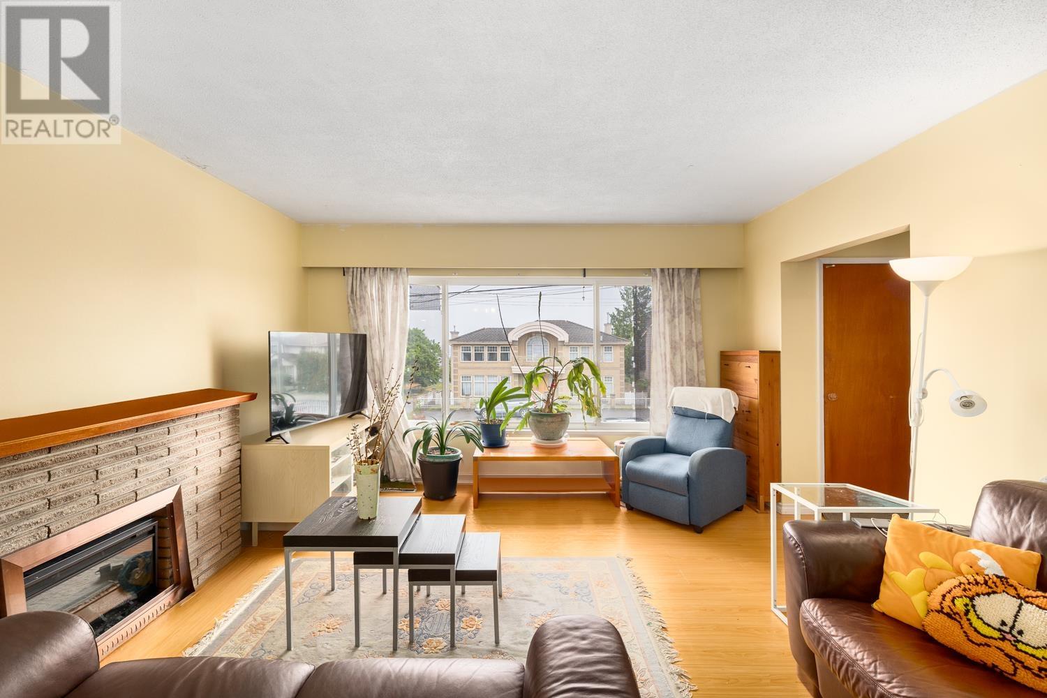 Property at 5679 CLINTON STREET image 3
