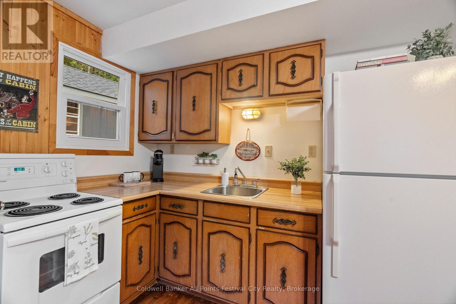 11 Melbourne Street, Ashfield-Colborne-Wawanosh, Ontario  N7A 3X9 - Photo 14 - X12268367